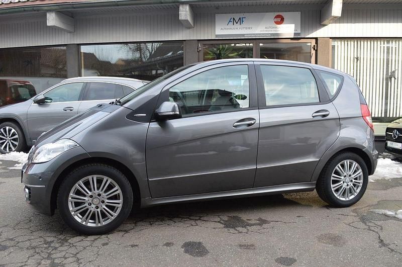 Gebraucht Mercedes A180 116 PS (85 kW) 2012 Grau Limousine