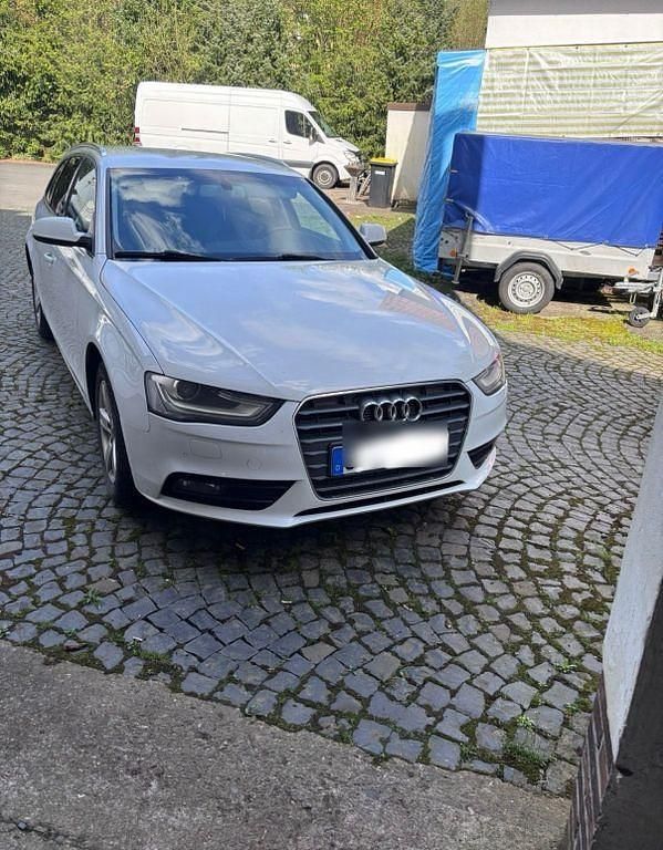 Weiß Gebraucht 2012 Audi A4 Attraction Kombi | 4.999 € (Guter Preis) - Bild 1/4