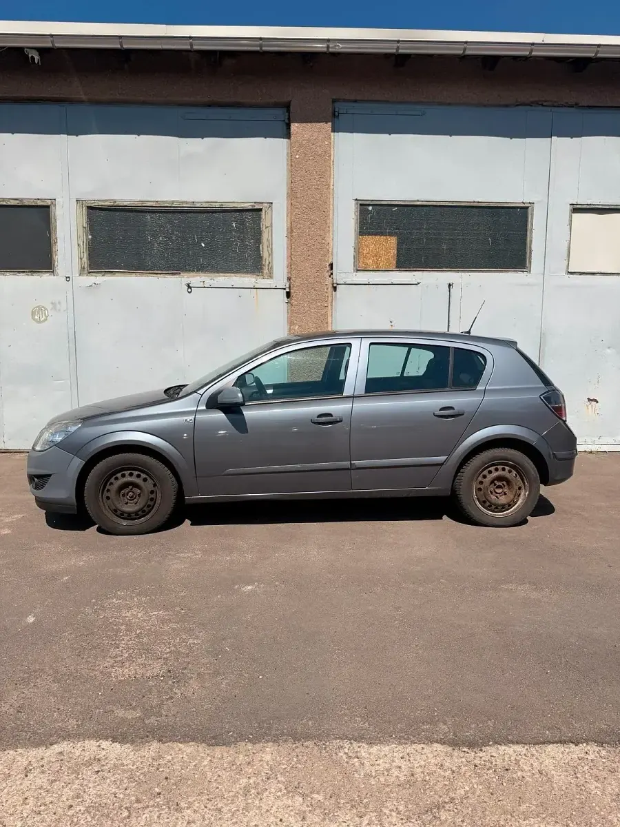 Gebraucht Opel Astra 105 PS (77 kW) 2008 Grau Kleinwagen