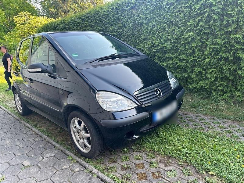 Schwarz Gebraucht 2003 Mercedes A160 Elegance Van / Kleinbus | 2.799 € (Teuer) - Bild 1/4