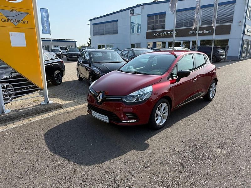 Rot Gebraucht 2017 Renault Clio IV LIMITED Kleinwagen | 9.900 € (Etwas zu teuer) - Bild 1/4