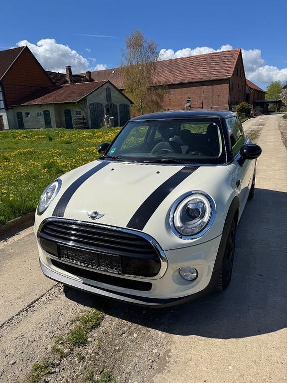Second-hand Mini Cooper D 116 CP (85 kW) 2017 Alb Hatchback