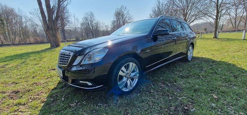 Gebraucht Mercedes E350 Elegance 292 PS (214 kW) 2011 Schwarz Limousine