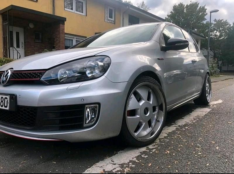 Silber Gebraucht 2011 VW Golf VI GTI Coupé | 8.400 € (Fairer Preis) - Bild 1/3