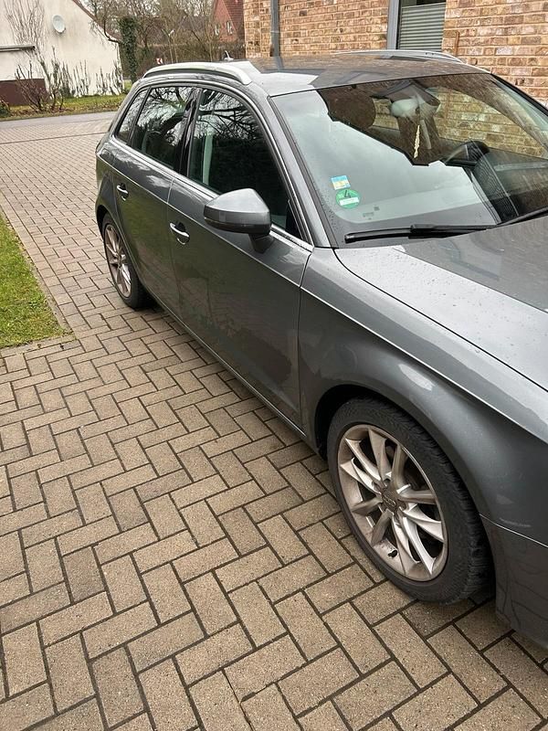 Gebraucht Audi A3 Comfort 140 PS (102 kW) 2014 Grau Limousine