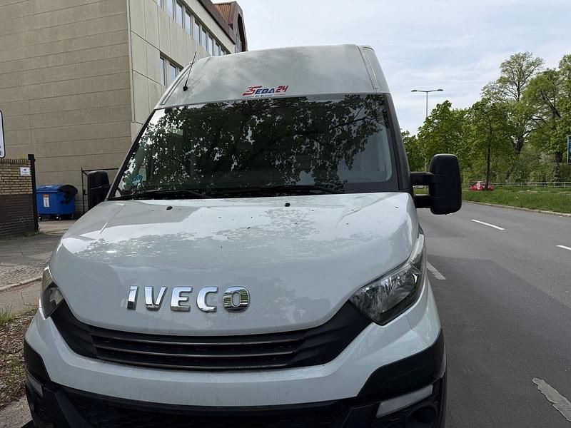 Weiß Gebraucht 2019 Iveco Daily | 18.000 € - Bild 1/4