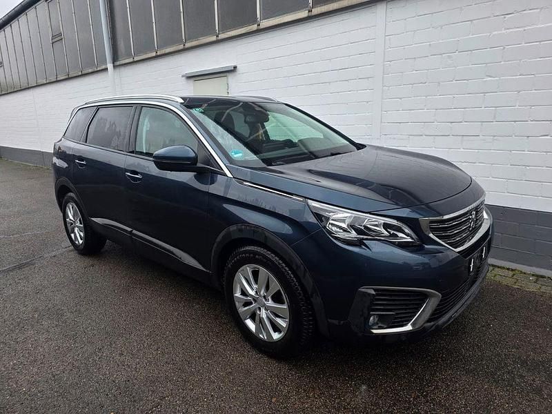 Blau Gebraucht 2018 Peugeot 5008 Active Van / Kleinbus | 11.650 € (Etwas zu teuer) - Bild 1/4