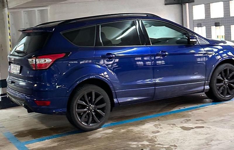 Gebraucht Ford Kuga ST-Line 179 PS (131 kW) 2018 Blau SUV