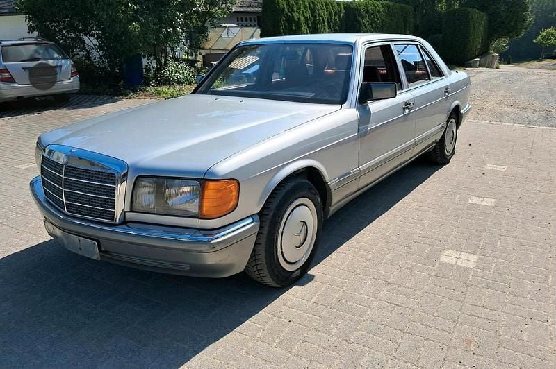 Gebraucht Mercedes 300 180 PS (132 kW) 1988 Silber Limousine