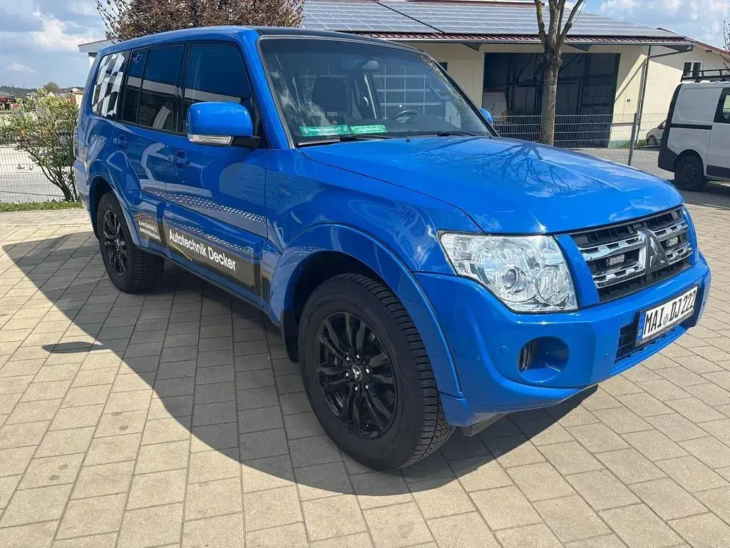 Gebraucht Mitsubishi Pajero Invite 200 PS (147 kW) 2011 Blau SUV