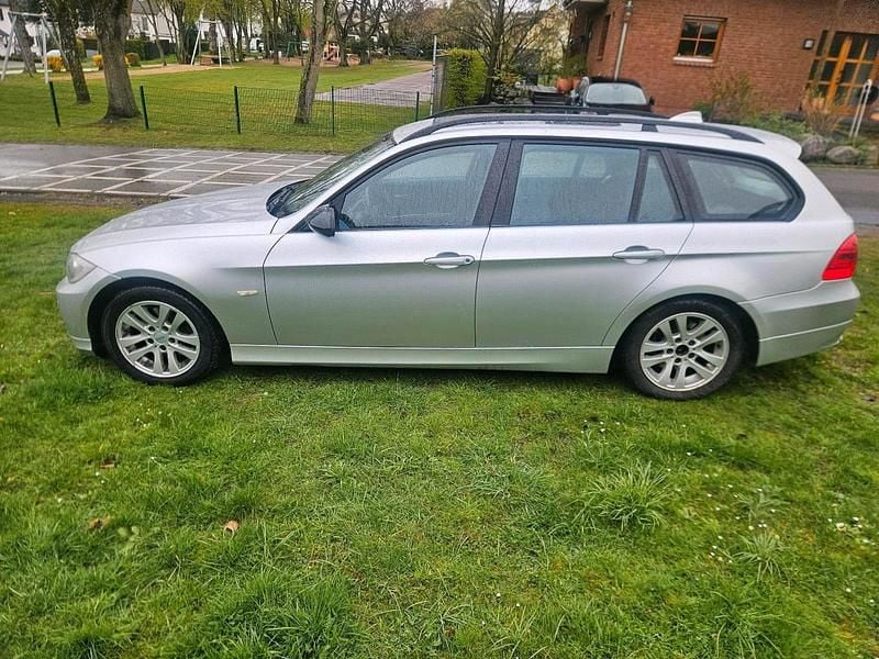 Gebraucht BMW 320 130 PS (95 kW) 2007 Grau Kombi