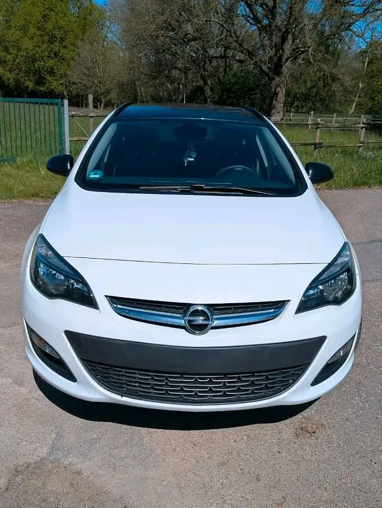 Gebraucht Opel Astra 115 PS (84 kW) 2015 Weiß Kleinwagen