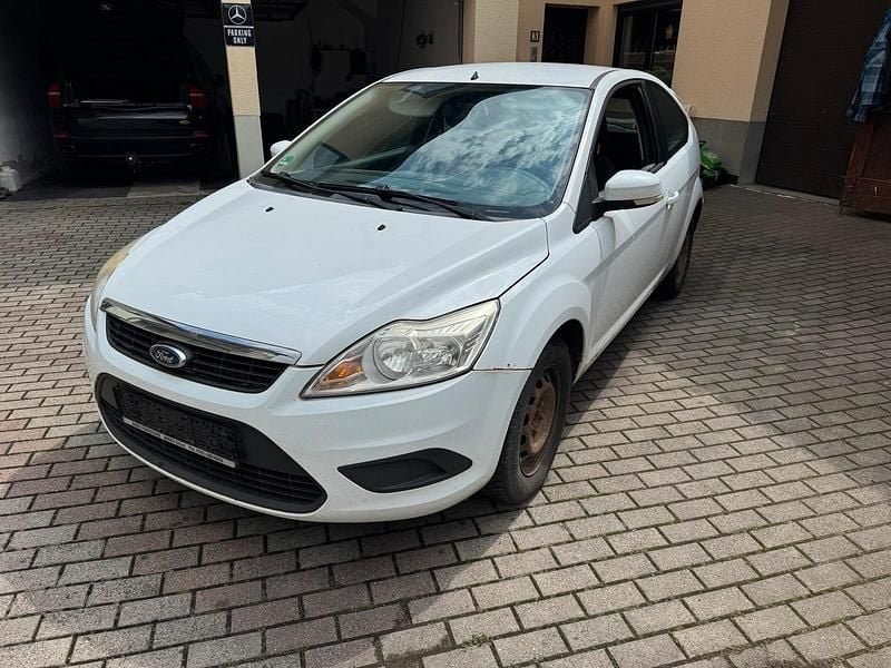 Weiß Gebraucht 2008 Ford Focus Kombi | 500 € (Superpreis) - Bild 1/4