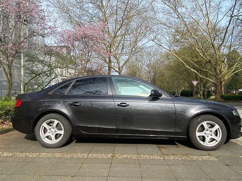Gebraucht Audi A4 Ambiente 120 PS (88 kW) 2009 Grau Limousine