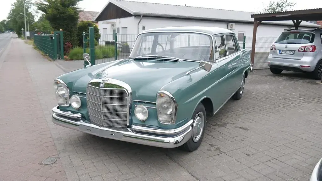 Gebraucht Mercedes 220 110 PS (80 kW) 1961 Grün Limousine
