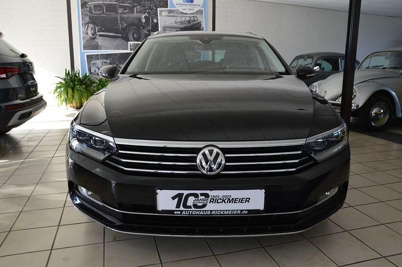 Deep black perleffekt Gebraucht 2016 VW Passat Highline Kombi | 14.790 € (Guter Preis) - Bild 1/4