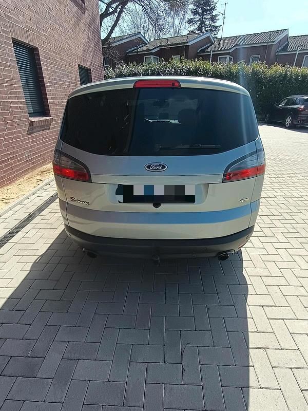 Gebraucht Ford S-MAX Titanium 175 PS (128 kW) 2008 Silber Van / Kleinbus