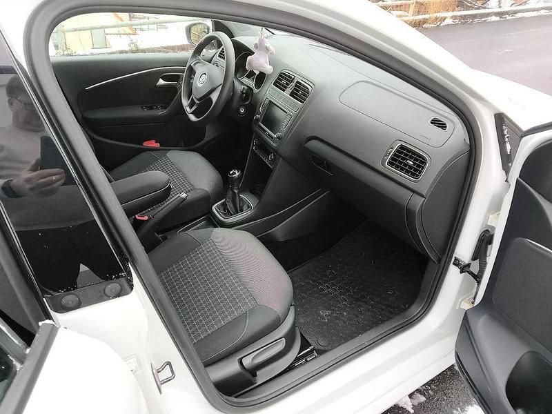 Gebraucht VW Polo Comfortline 90 PS (66 kW) 2017 Weiß Kleinwagen