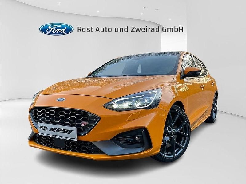 Tropicalorange metallic (metallic) Gebraucht 2019 Ford Focus ST Limousine | 22.850 € (Fairer Preis) - Bild 1/4