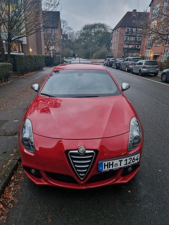 Rot Gebraucht 2013 Alfa Romeo Giulietta Limousine | 6.400 € (Superpreis) - Bild 1/4