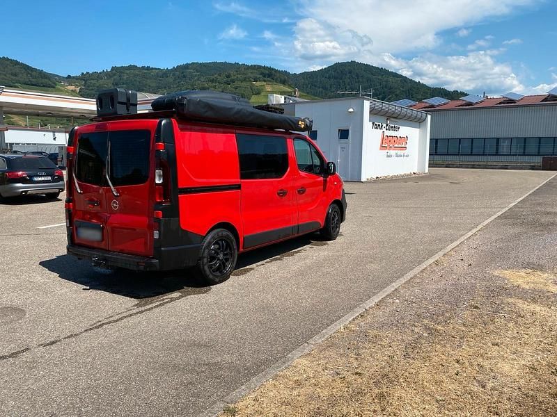 Gebraucht Opel Vivaro 120 PS (88 kW) 2015 Rot Van / Kleinbus