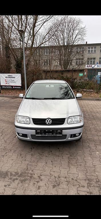 Gebraucht VW Polo 60 PS (44 kW) 2000 Silber Limousine