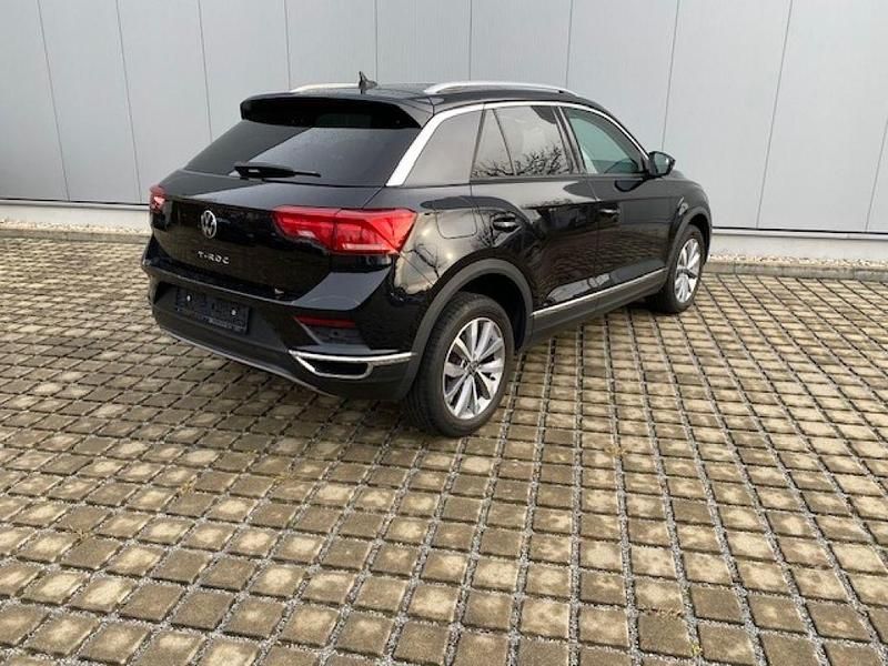 Gebraucht VW T-Roc Style 110 PS (80 kW) 2021 Deep black perleffekt (metallic) SUV
