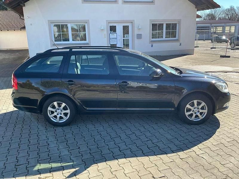 Gebraucht Skoda Octavia Ambiente 140 PS (102 kW) 2011 Schwarz Kombi