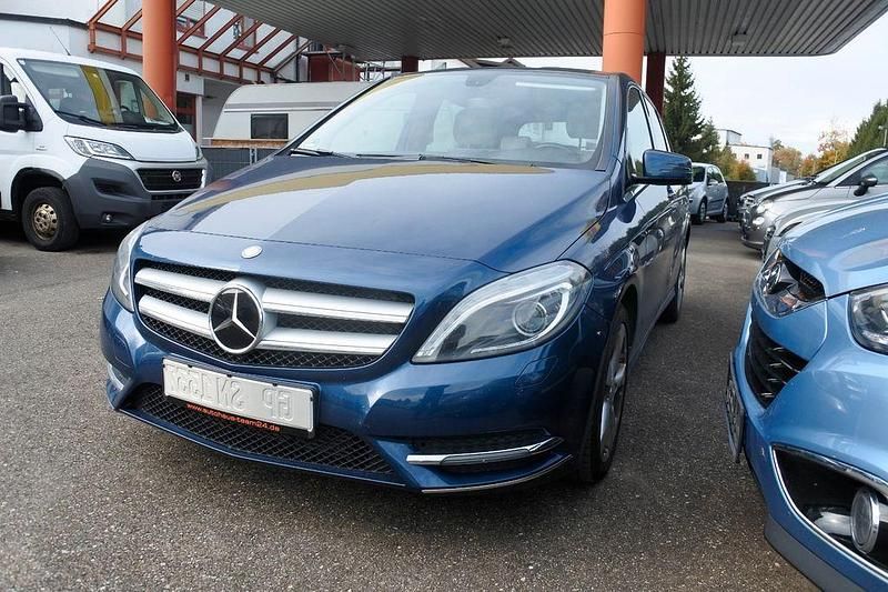 Blau Gebraucht 2012 Mercedes B200 Van / Kleinbus | 8.999 € (Fairer Preis) - Bild 1/4