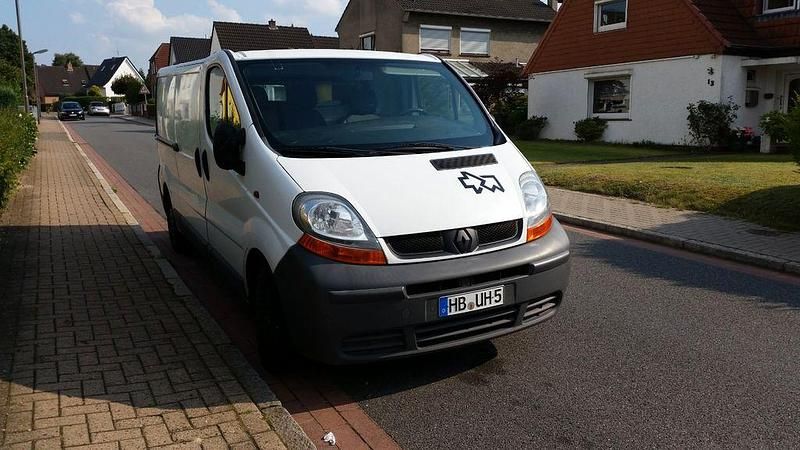 Second-hand Renault Trafic 101 CP (74 kW) 2006 Alb Monovolum