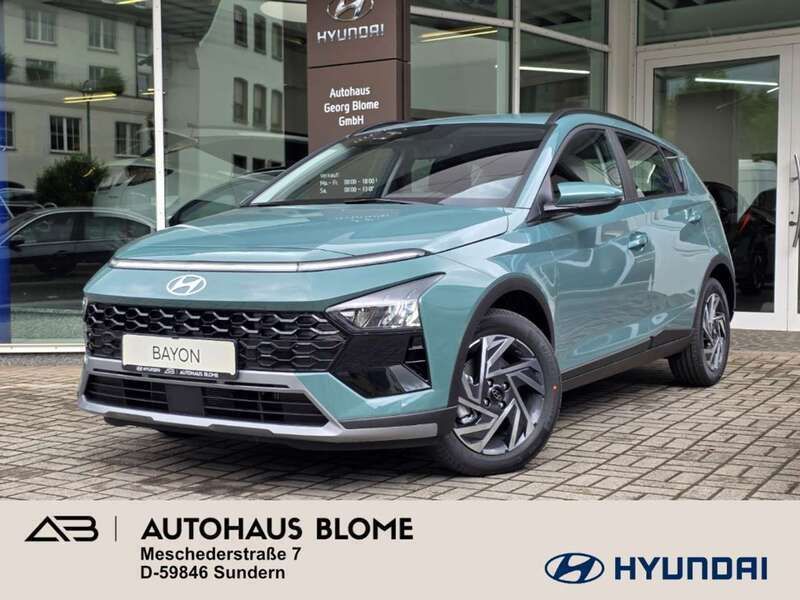 Mangrove green / mic Neu 2025 Hyundai Bayon Trend SUV | 25.790 € (Fairer Preis) - Bild 1/4