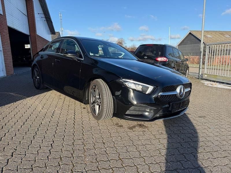 Gebraucht Mercedes A180 AMG line 116 PS (85 kW) 2019 Schwarz Limousine