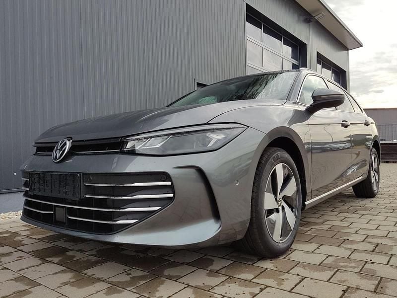 Diabasegrey metallic Neu 2025 VW Passat Business Kombi | 41.740 € (Superpreis) - Bild 1/4