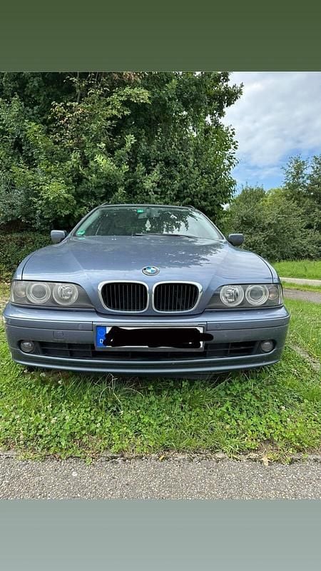 Blau Gebraucht 2001 BMW 520 M Sport Kombi | 1.249 € - Bild 1/4