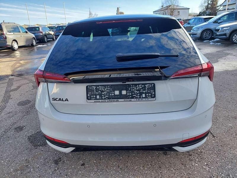 Neu Skoda Scala Monte Carlo 150 PS (110 kW) 2025 Weiß Kleinwagen