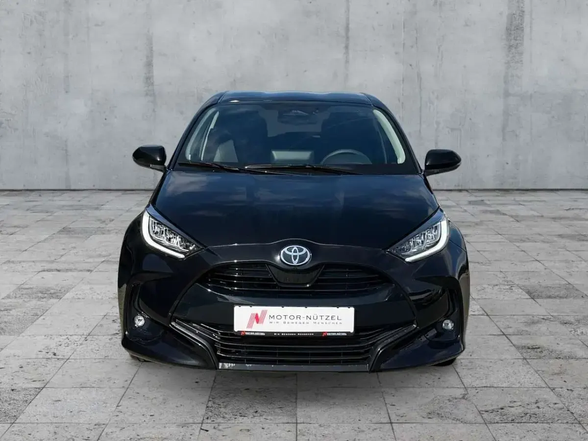 Neu Toyota Yaris 116 PS (85 kW) 2026 Black mica / ink Kleinwagen