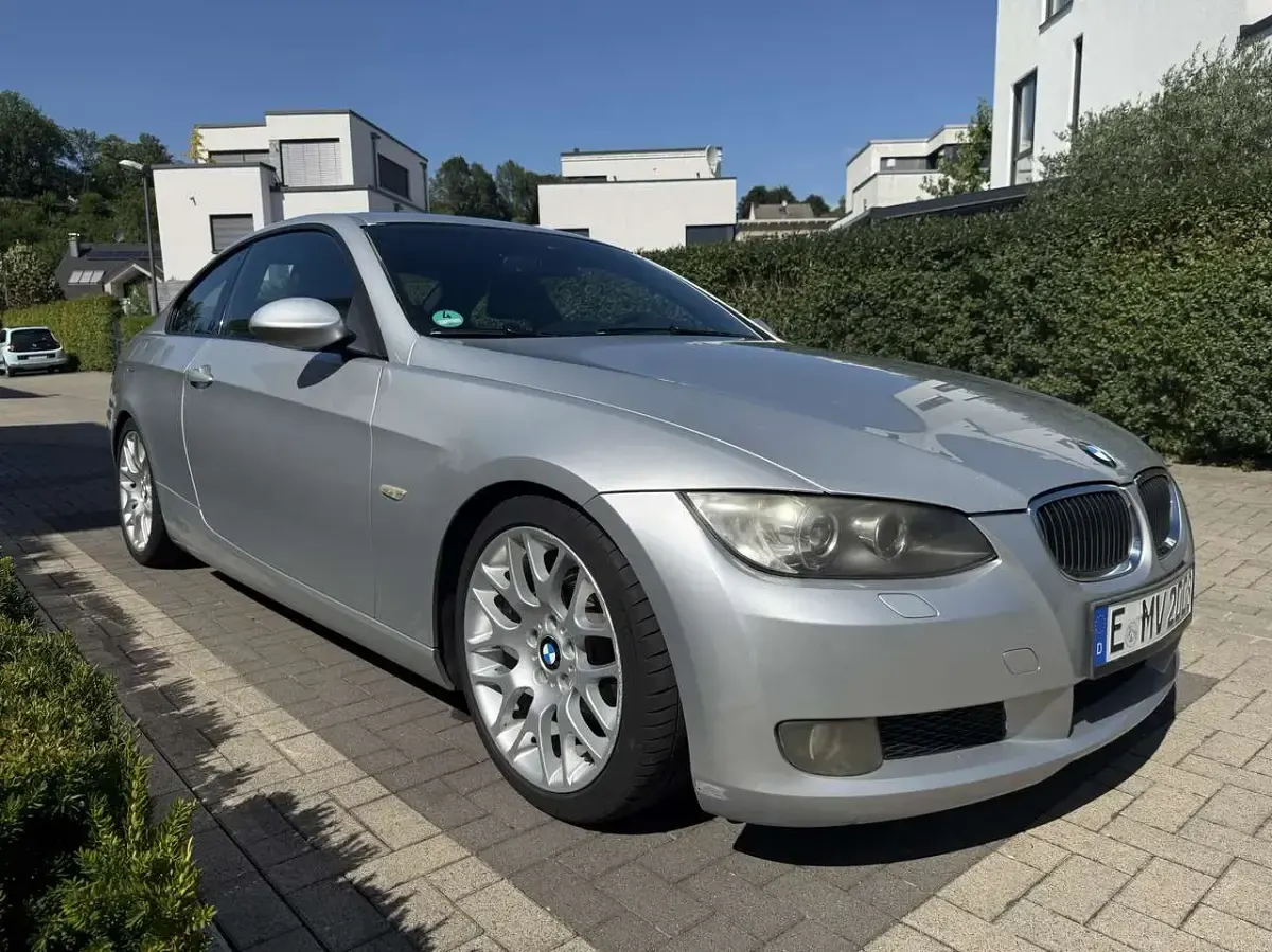Gebraucht BMW 320 170 PS (125 kW) 2008 Silber Coupé