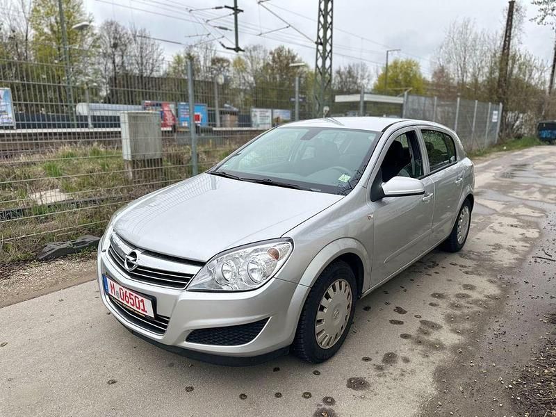 Gebraucht Opel Astra Edition 90 PS (66 kW) 2008 Silber Limousine