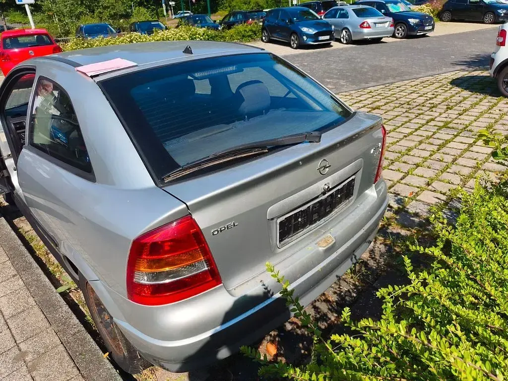 Gebraucht Opel Astra 101 PS (74 kW) 2001 Silber Limousine