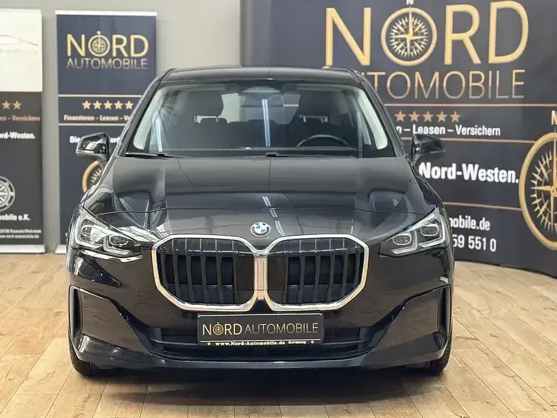 Gebraucht BMW 218 Active Tourer Luxury Line 150 PS (110 kW) 2023 Schwarz Van / Kleinbus