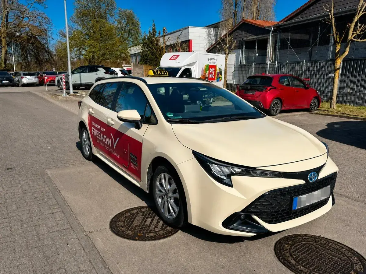 Używany Toyota Corolla 152 KM (111 kW) 2024 Czarny Kombi
