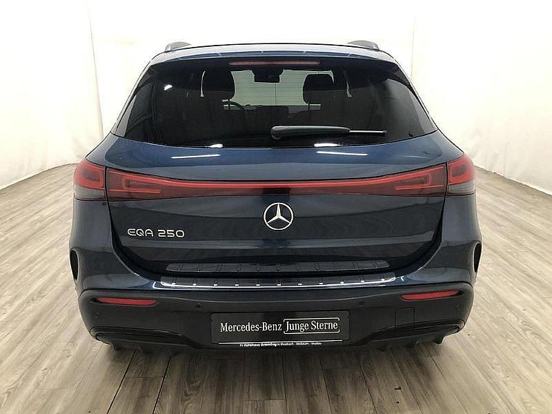 Gebraucht Mercedes EQA250 AMG 139 kW (190 PS) 2021 Denimblau metallic SUV