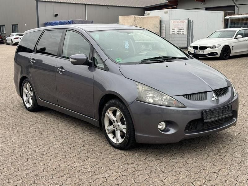 Grau Gebraucht 2008 Mitsubishi Grandis Van / Kleinbus | 3.450 € (Fairer Preis) - Bild 1/4