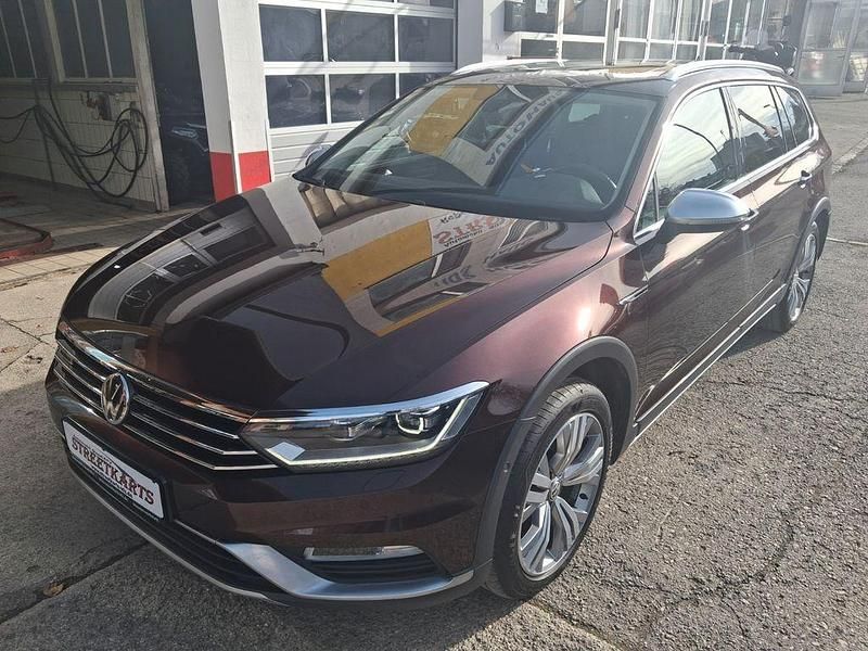 Rot Gebraucht 2017 VW Passat Alltrack Kombi | 16.690 € (Fairer Preis) - Bild 1/4