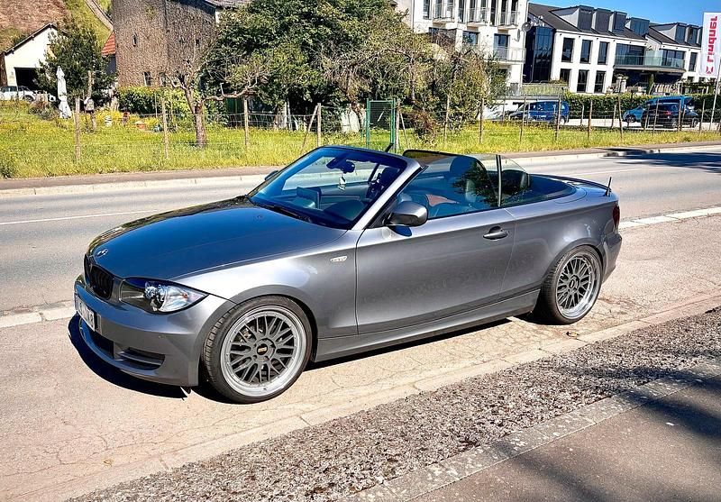 Grau Gebraucht 2010 BMW 118 Cabriolet Cabrio | 13.999 € - Bild 1/4