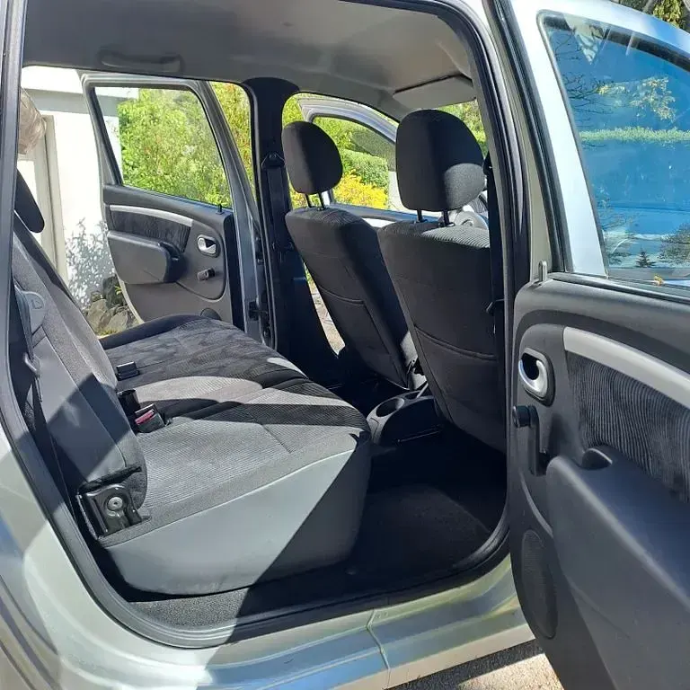 Gebraucht Dacia Logan MCV Ambiance 75 PS (55 kW) 2011 Silber Limousine