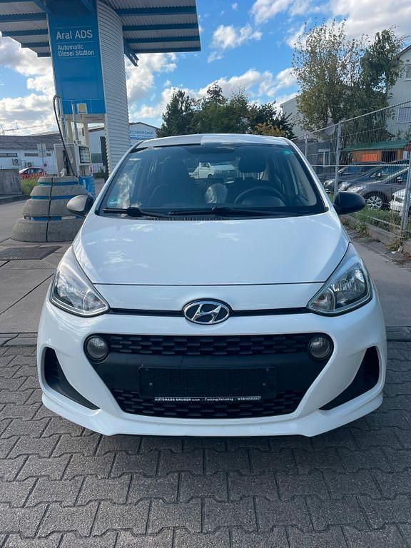 Weiß Gebraucht 2017 Hyundai i10 Classic Kleinwagen | 5.100 € (Guter Preis) - Bild 1/4