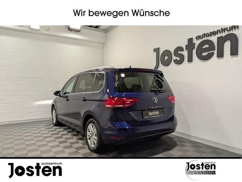 Gebraucht VW Touran Highline 150 PS (110 kW) 2023 Blau Van / Kleinbus