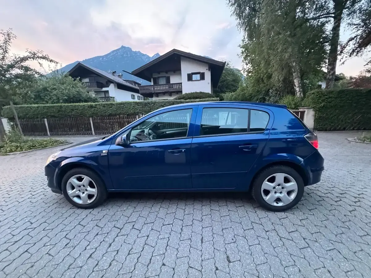 Gebraucht Opel Astra 115 PS (84 kW) 2008 Blau Kombi