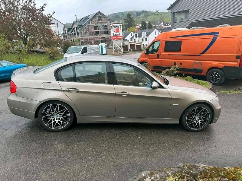Usata BMW 320 170 CV (125 kW) 2008 Marrone Berlina